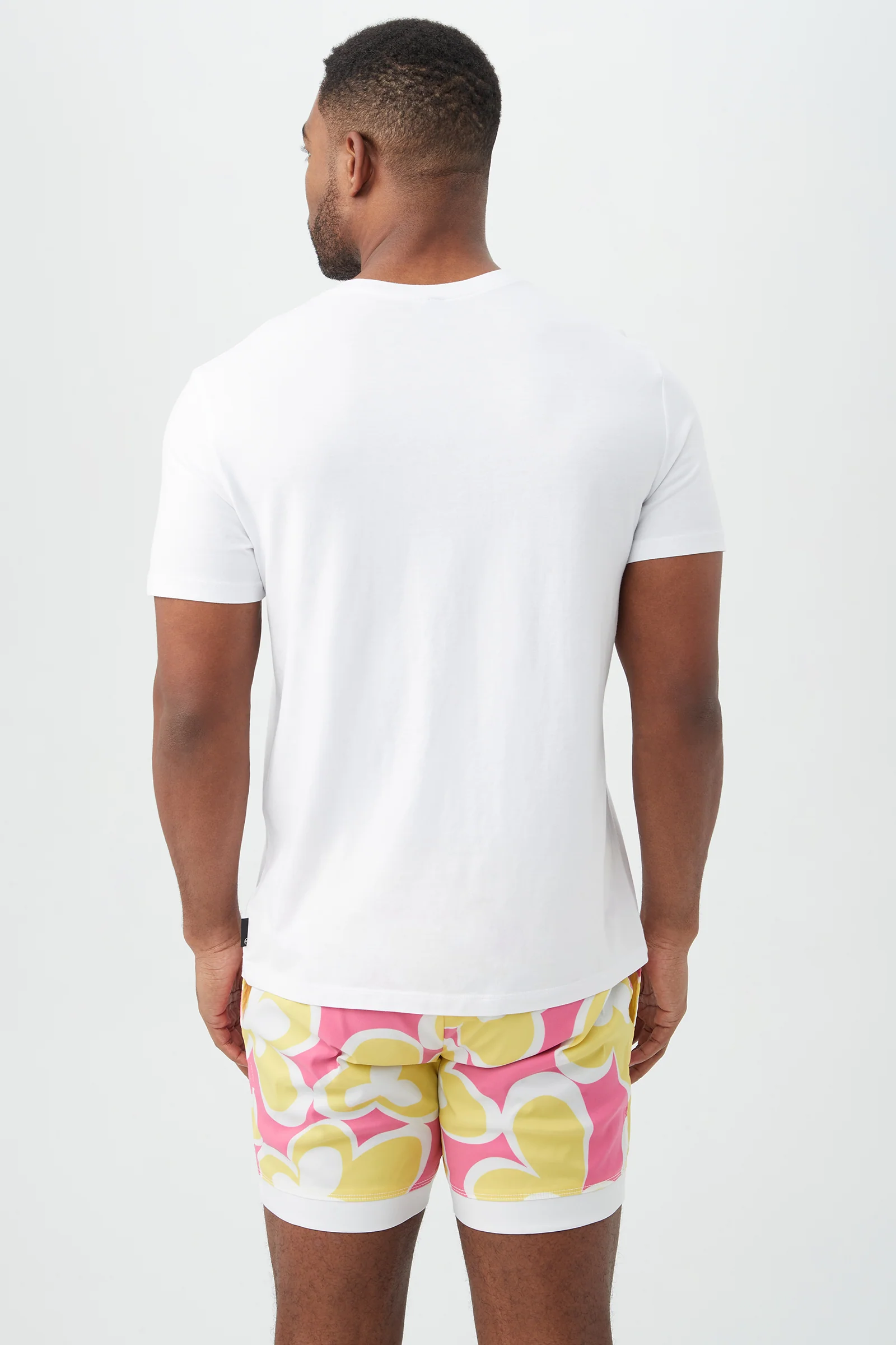 AG Men's Bryce V Neck Tee - Image 5